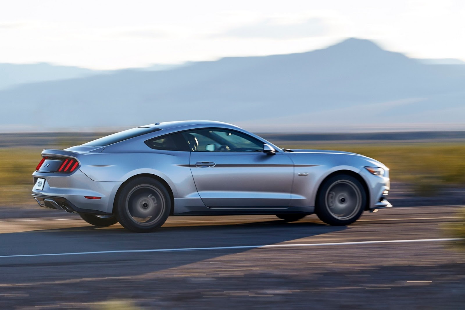 2015-ford-mustang-silver-01
