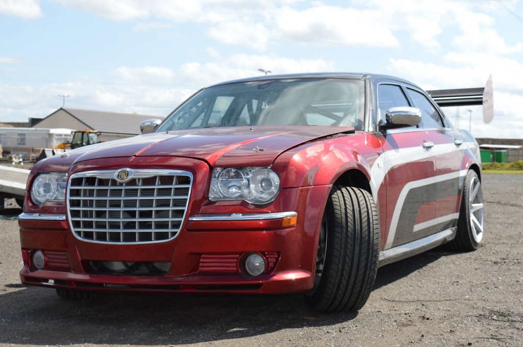 Chrysler-300C-with-a-Viper-V10-01.jpg